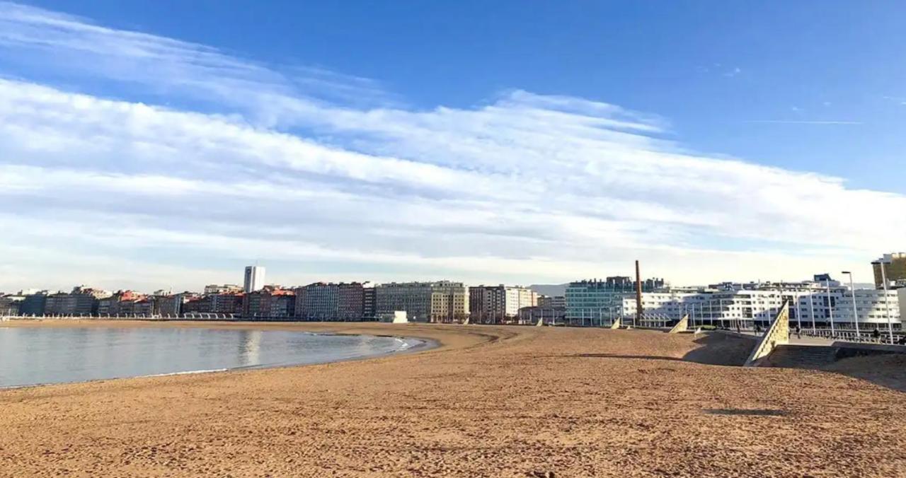 Apto. Vista Playa Poniente Gijón Eksteriør billede